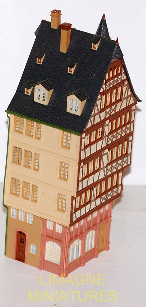 Complément intermédiaire d'immeuble, 2 étages-HO 1/87-Faller 130802 Complément intermédiaire d'immeuble, 2 étages-HO 1/87-Faller 130802